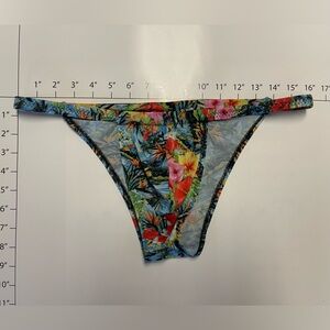 Men’s Bodies strap bikini size XL used in great condition